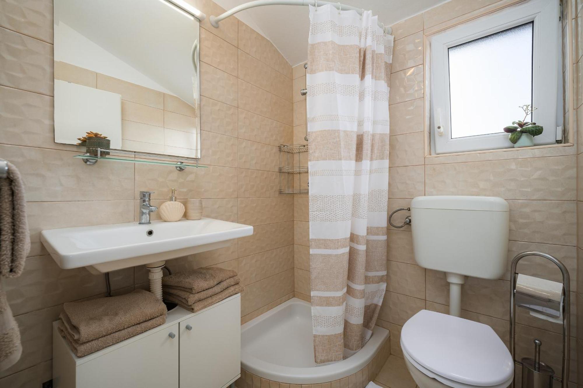 Charming Rose 1&2 With Pool Apartment Poreč