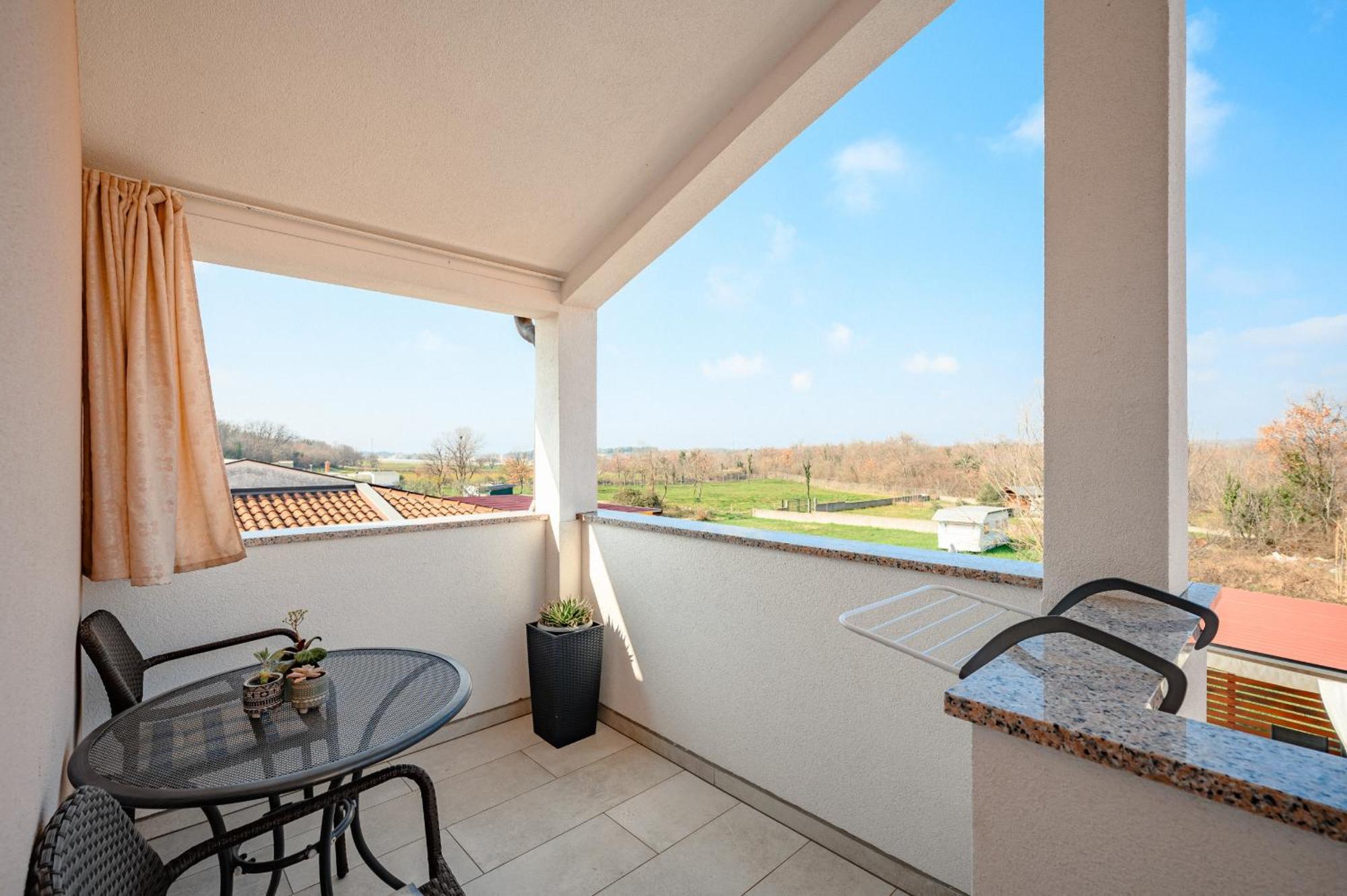 Charming Rose 1&2 With Pool Apartment