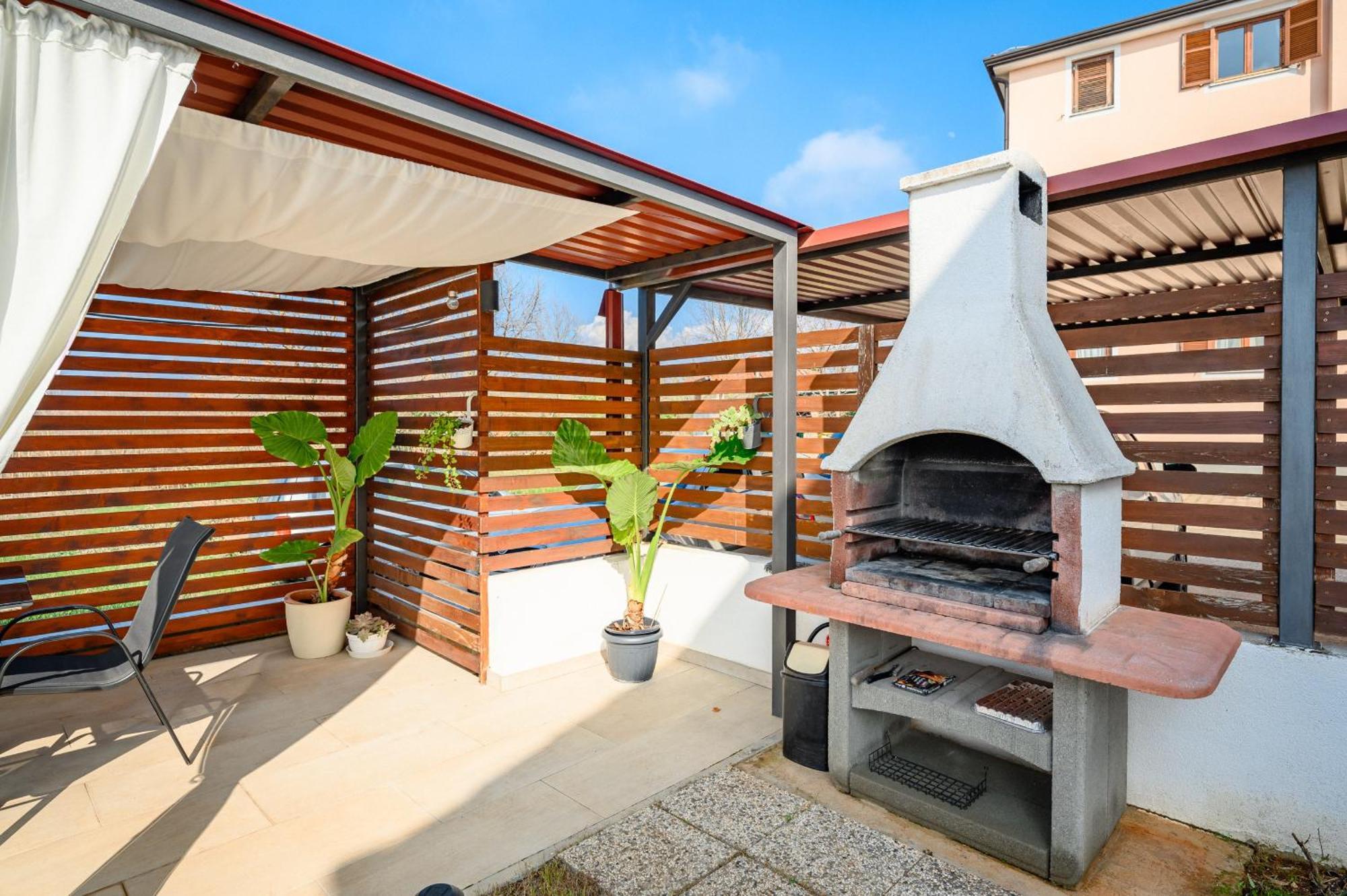 Charming Rose 1&2 With Pool Apartment Poreč